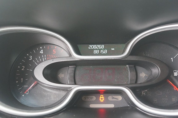 Nissan NV300 9 of 12