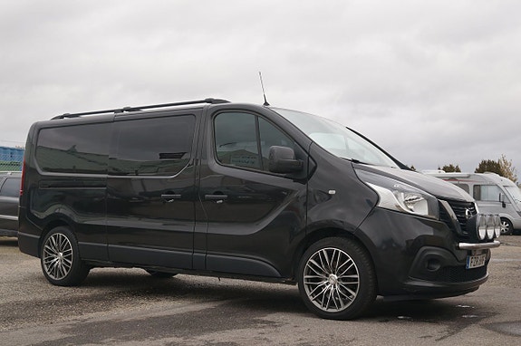 Nissan NV300 3 of 5