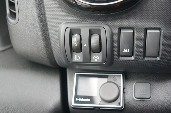 Nissan NV300 12 of 12