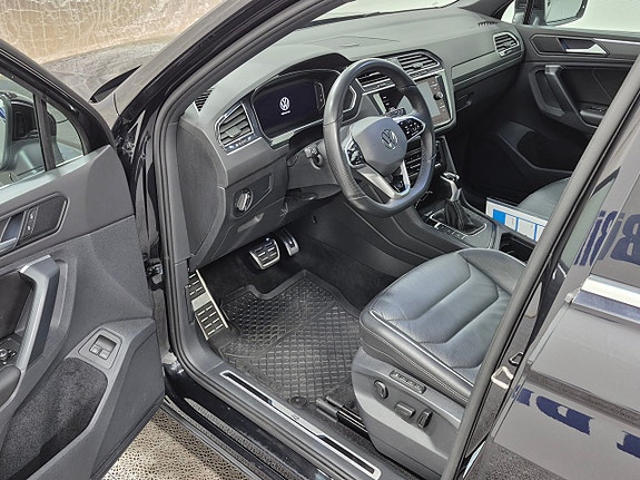 Volkswagen Tiguan 2 of 12