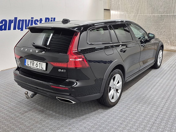 Volvo V60 Cross Country 4 of 5