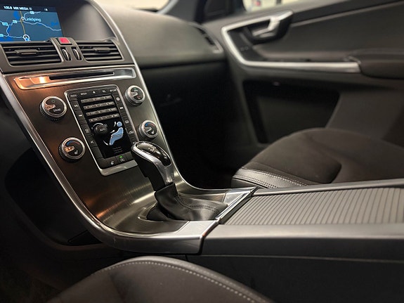 Volvo XC60 17 of 27