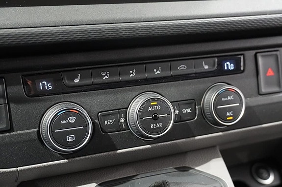 Volkswagen Caravelle 17 of 18