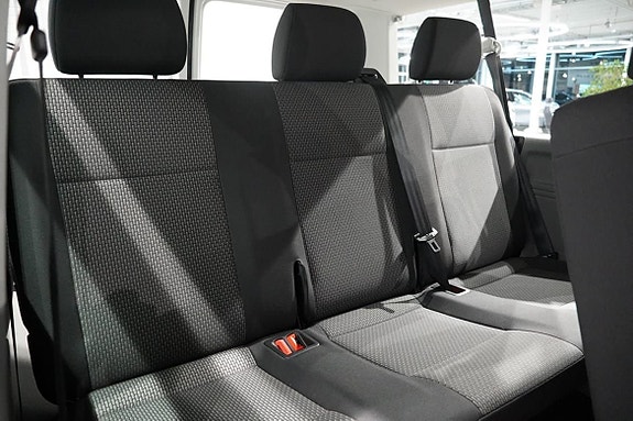 Volkswagen Caravelle 7 of 18