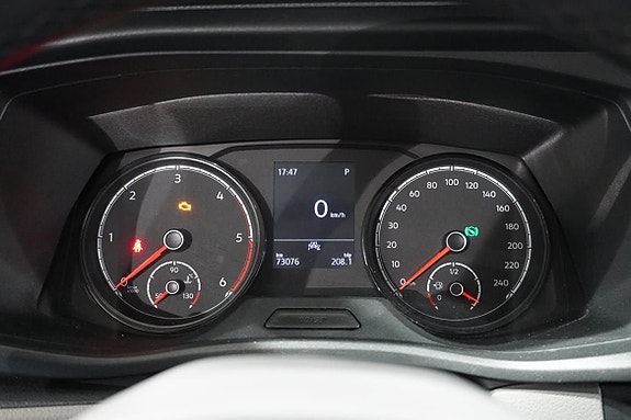 Volkswagen Caravelle 13 of 18