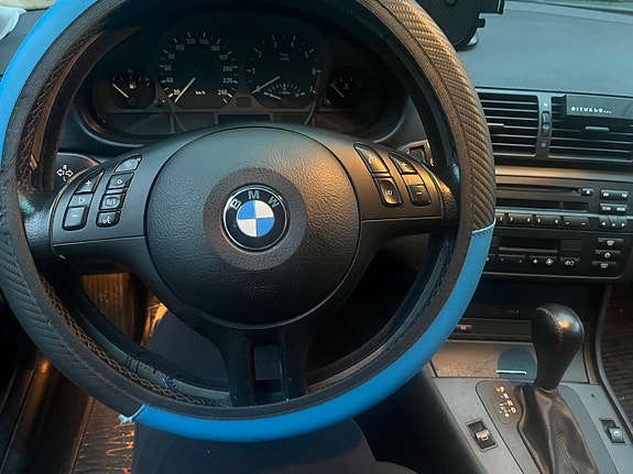 BMW 320i 10 of 17