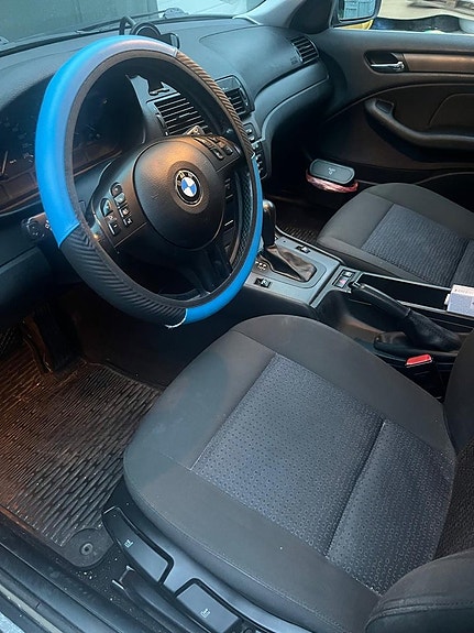 BMW 320i 11 of 17