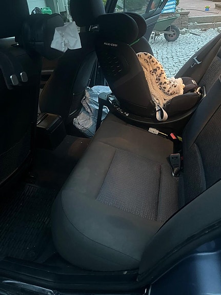 BMW 320i 14 of 17