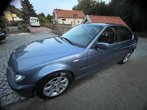 BMW 320i 4 of 17