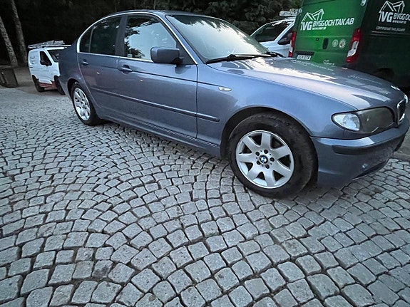 BMW 320i 5 of 17