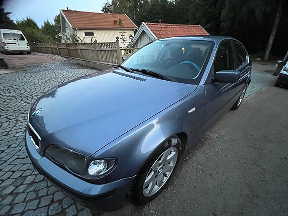 BMW 320i 3 of 17