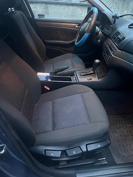 BMW 320i 12 of 17