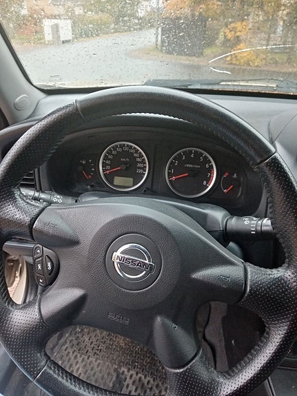 Nissan Almera 4 of 5