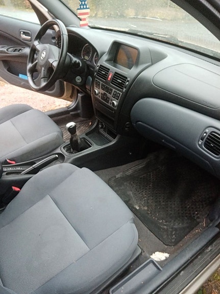 Nissan Almera 9 of 11