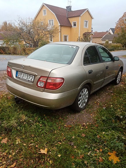 Nissan Almera 3 of 5