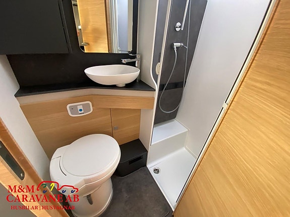 Adria Coral XL 660 SL Långbädd/Hydr.stödben/Solcell/Alde 8 of 9
