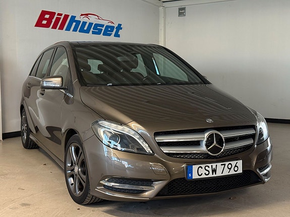 Mercedes-Benz B200 2 of 5