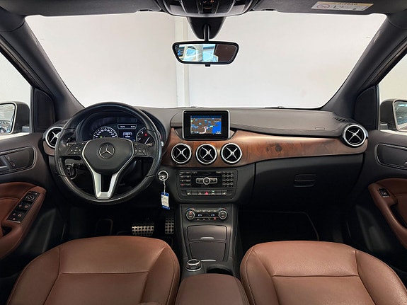 Mercedes-Benz B200 5 of 5