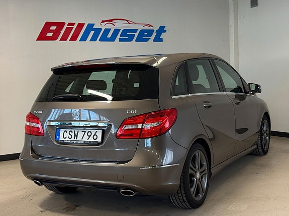 Mercedes-Benz B200 3 of 5