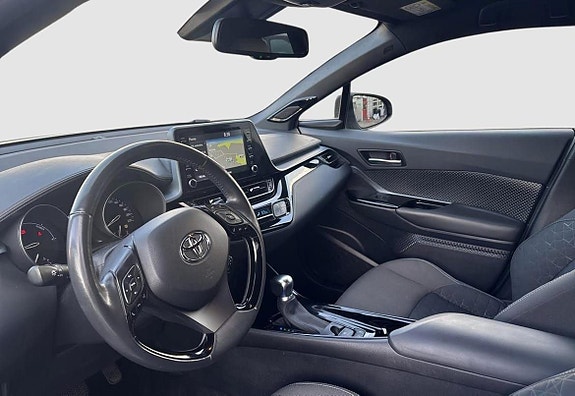 Toyota C-HR 7 of 11