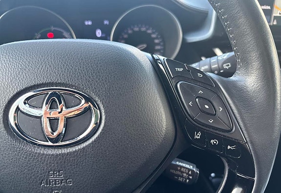 Toyota C-HR 8 of 11