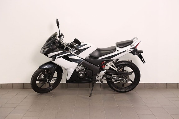 Honda CBR 125R 5 of 9
