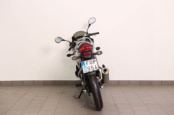 Honda CBR 125R 6 of 9