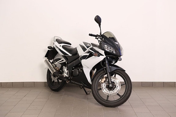 Honda CBR 125R 2 of 9