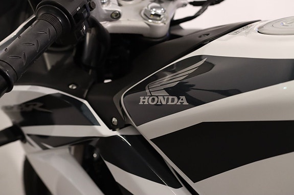 Honda CBR 125R 9 of 9