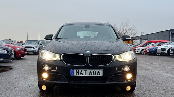BMW 320 2 of 24