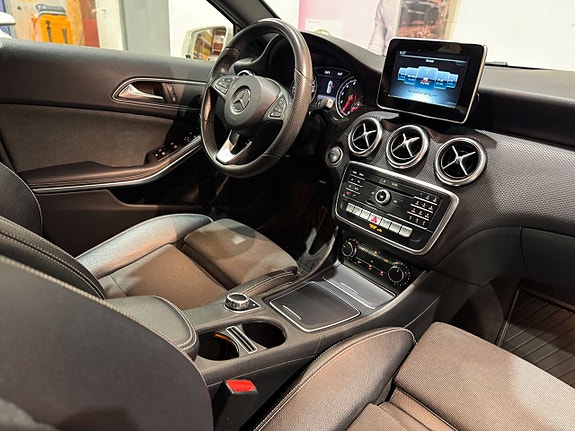 Mercedes-Benz A180 17 of 17
