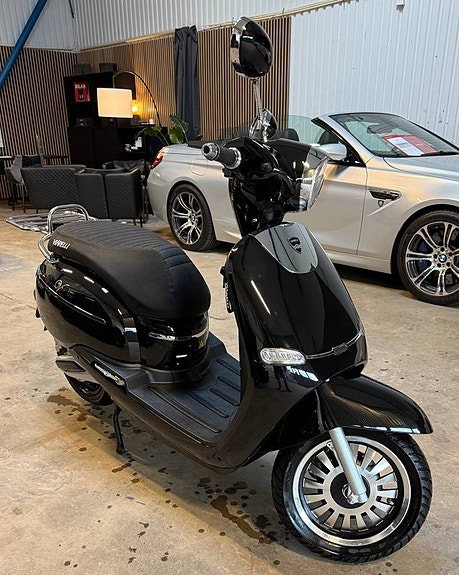 Viarelli Vincero Litium 2023 inkl pakethållare & låskedja