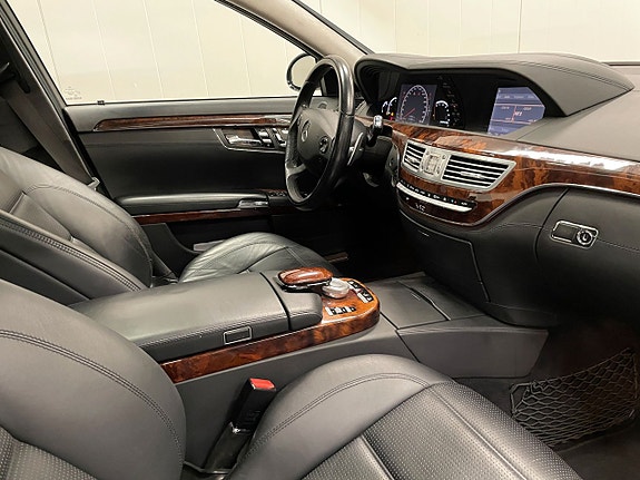 Mercedes-Benz S65 10 of 25