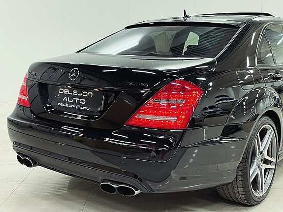 Mercedes-Benz S65 4 of 5