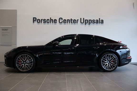 Porsche Panamera 4S 2 of 5