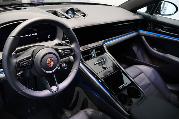 Porsche Panamera 4S 6 of 12