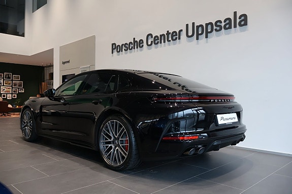 Porsche Panamera 4S 3 of 5