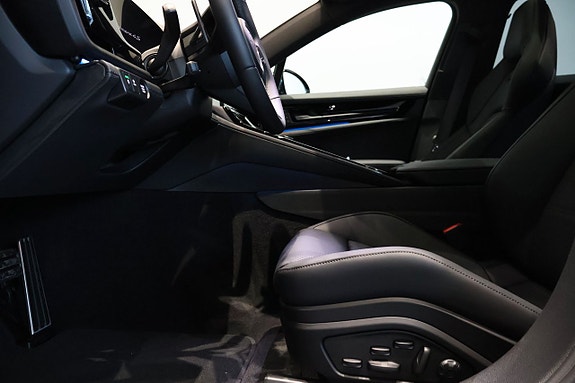 Porsche Panamera 4S 5 of 5