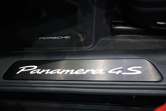 Porsche Panamera 4S 11 of 12