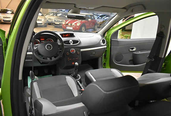 Renault Clio 16 of 19