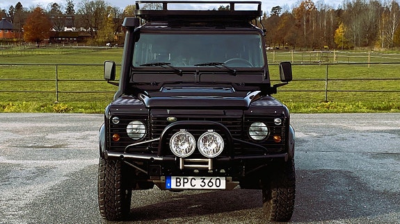 Land Rover Defender 130 4 of 30