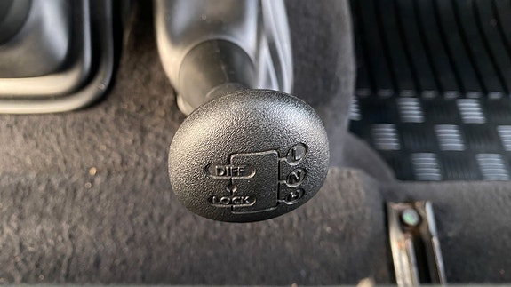 Land Rover Defender 130 19 of 30