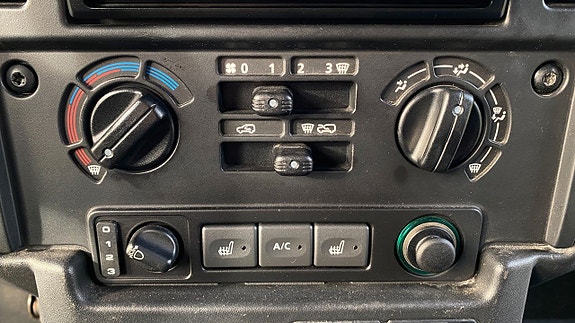 Land Rover Defender 130 20 of 30