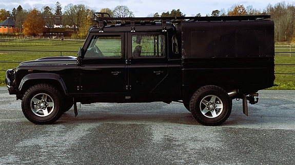 Land Rover Defender 130 3 of 30