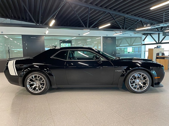 Dodge Challenger 4 of 5