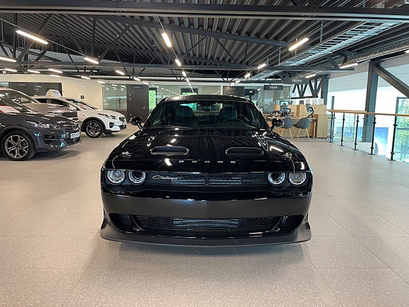 Dodge Challenger 2 of 5