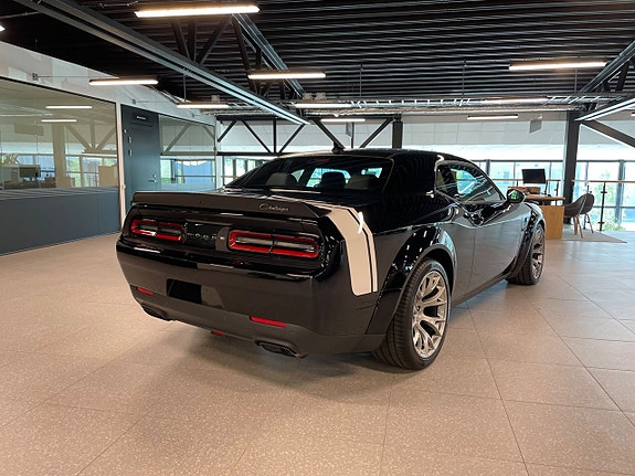 Dodge Challenger 5 of 5