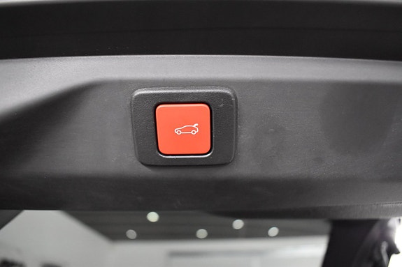 Peugeot e-3008 14 of 24