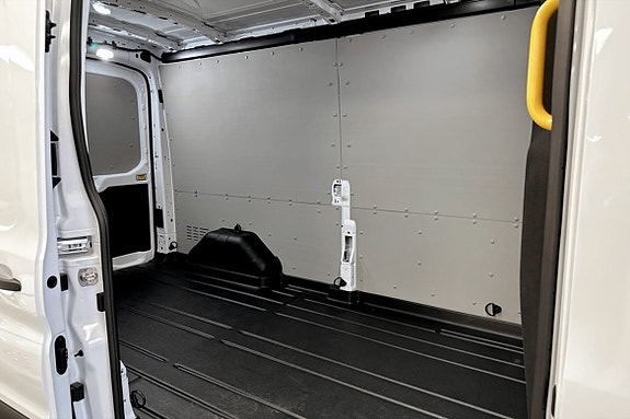 Ford Transit 8 of 9
