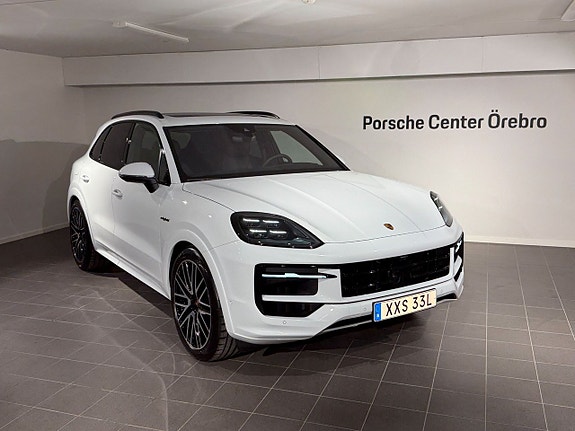 Porsche Cayenne 3 of 5